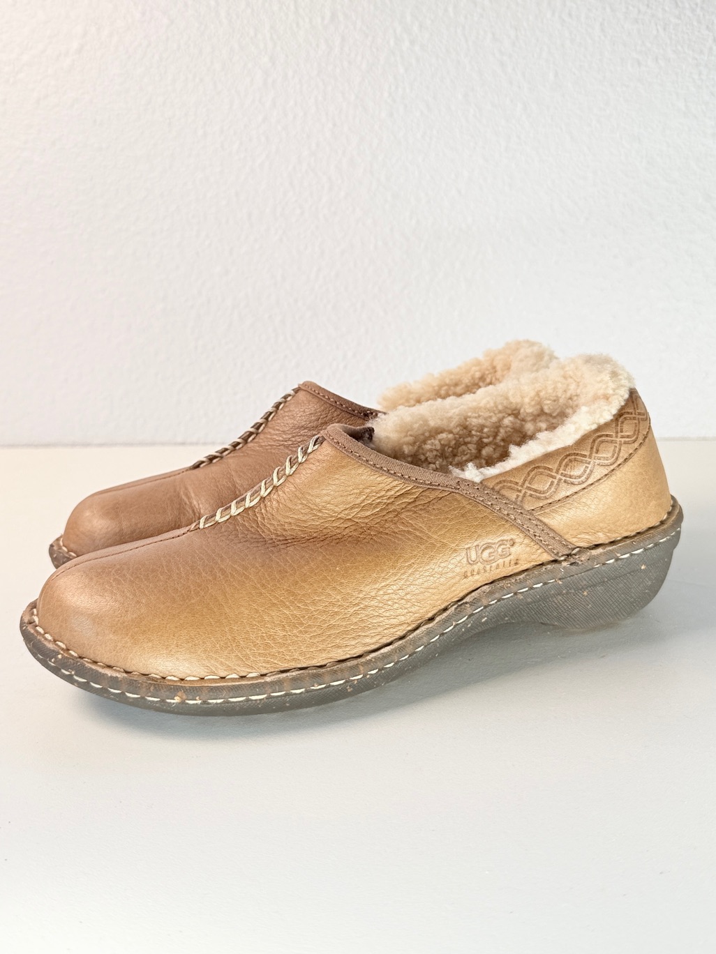 Ugg Australia Bettey Leather Shearling Slip On Clogs Womens 7 Like New Comfort